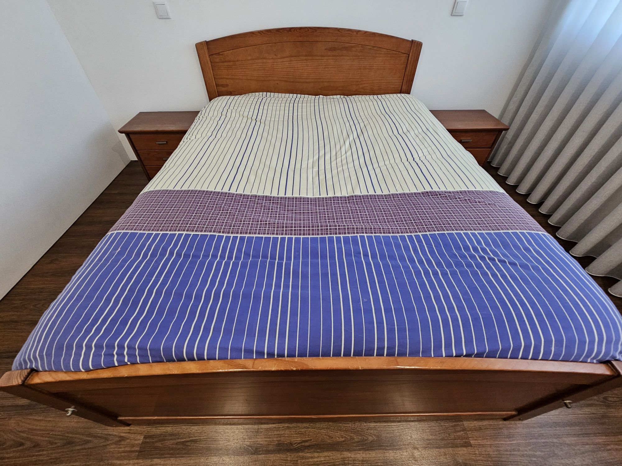 Cama de Casal em bom estado