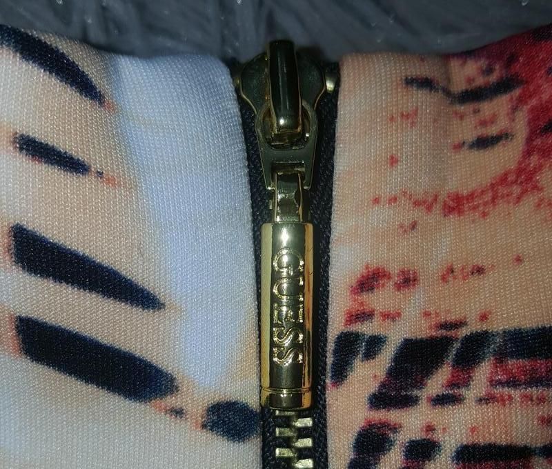 Оригинал.фирменная,шикарная юбка из неоплена guess