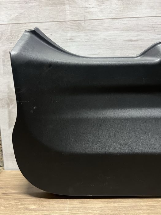 Обшивка двери багажника нижняя Nissan Rogue 14-20 90900-4BA0A