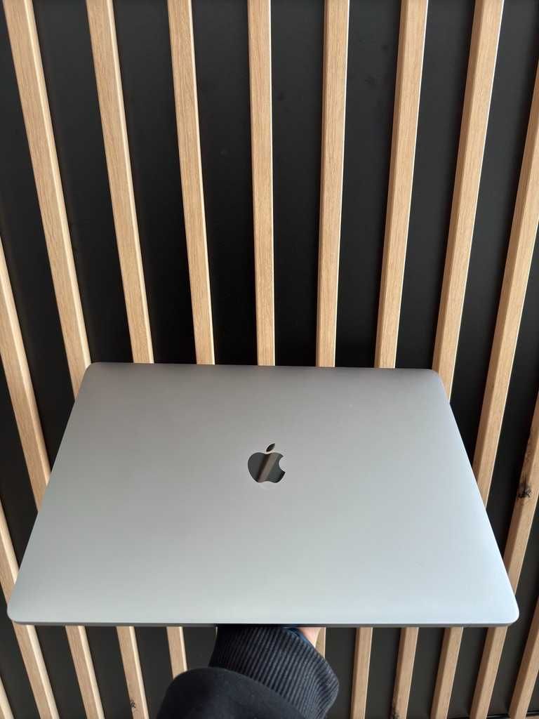 Macbook Pro 15'' 2018 (256GB)