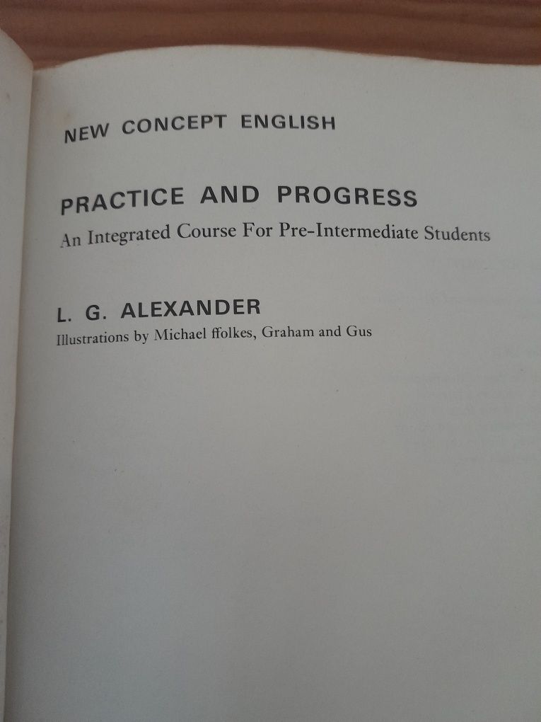 Livro Practice and Progress (New Concept English)