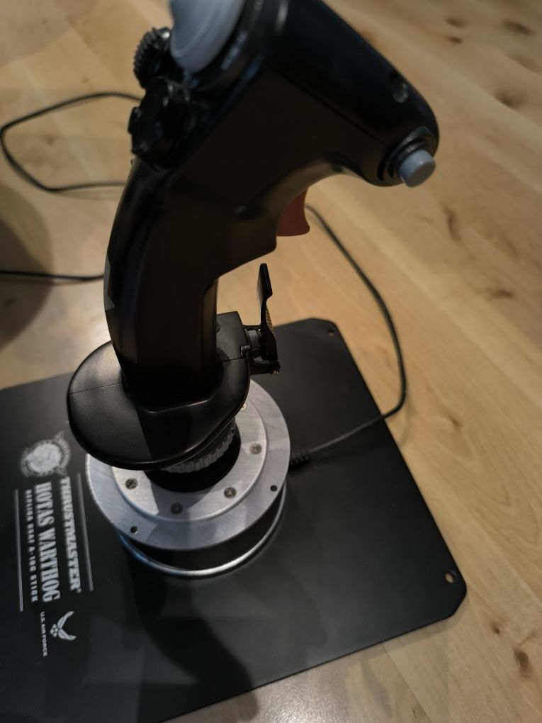 Joystick A-10 warthog thrustmaster