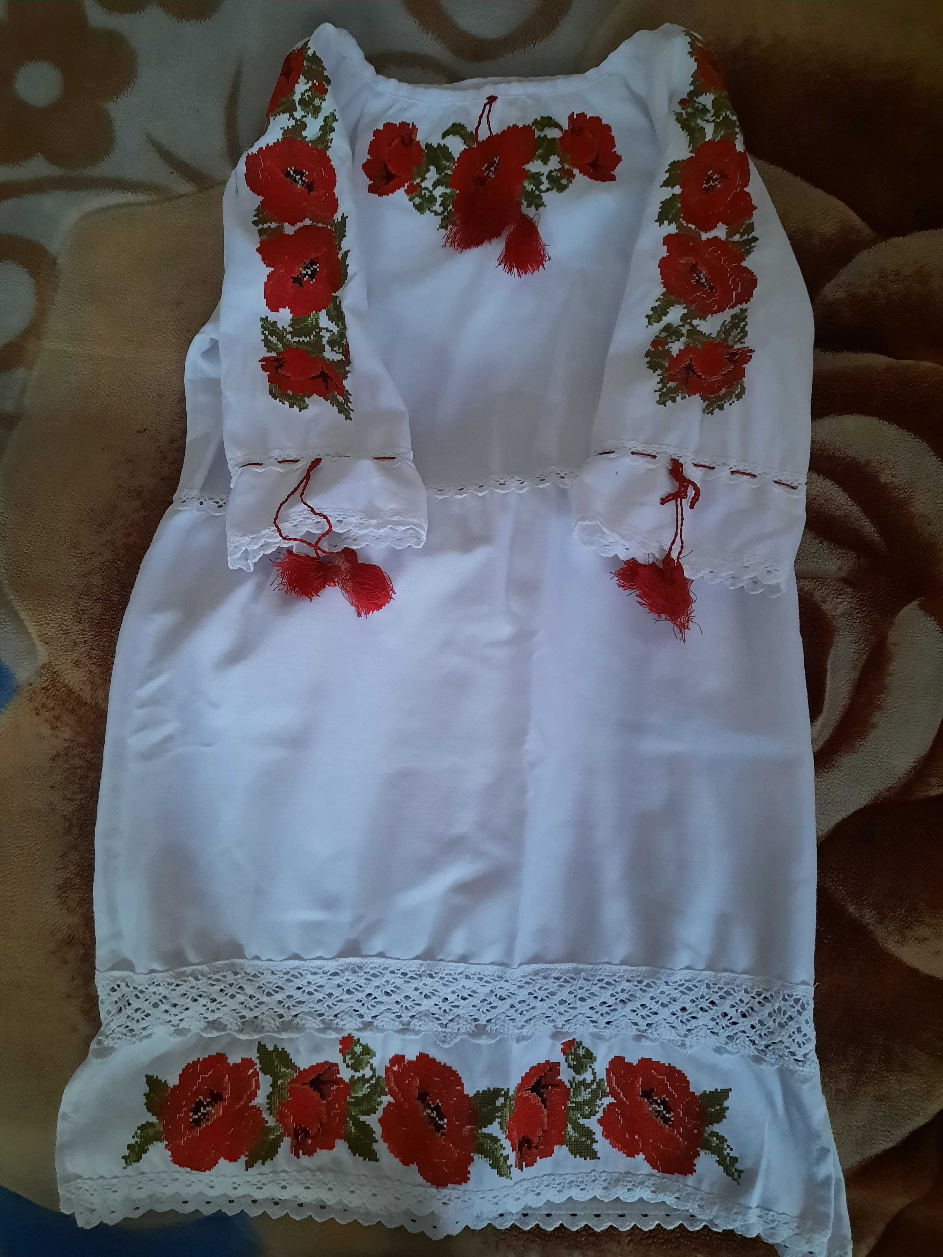 Біле вишите плаття