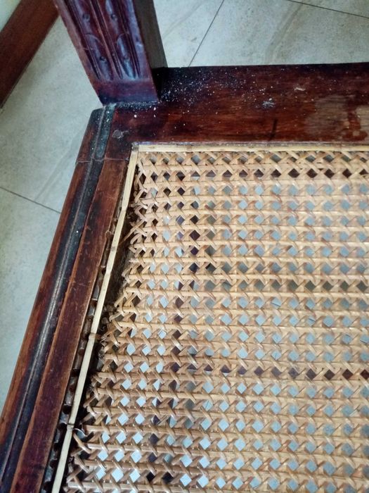 Mobiliario em palhinha.