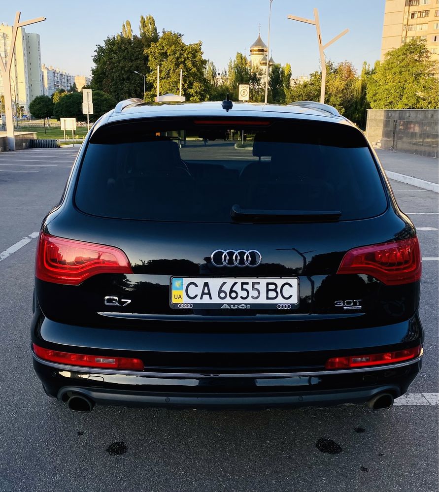 Продам Audi Q7