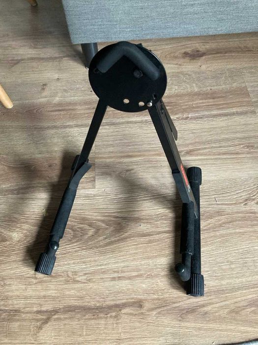 Stojak na gitarę Hohner