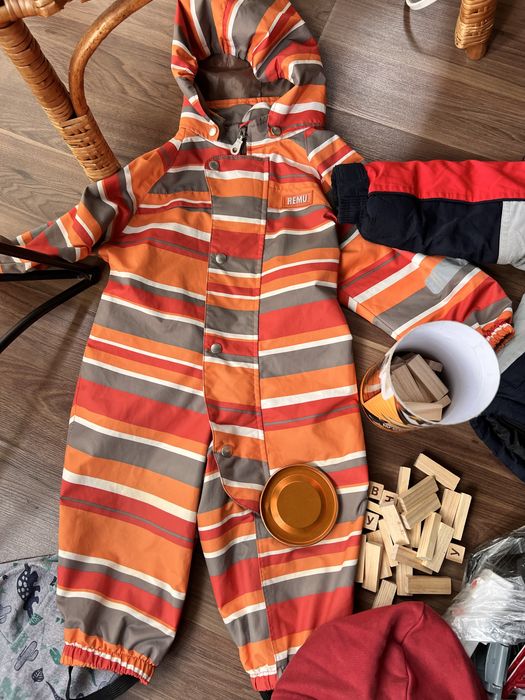 Одяг та іграшки хлопчику