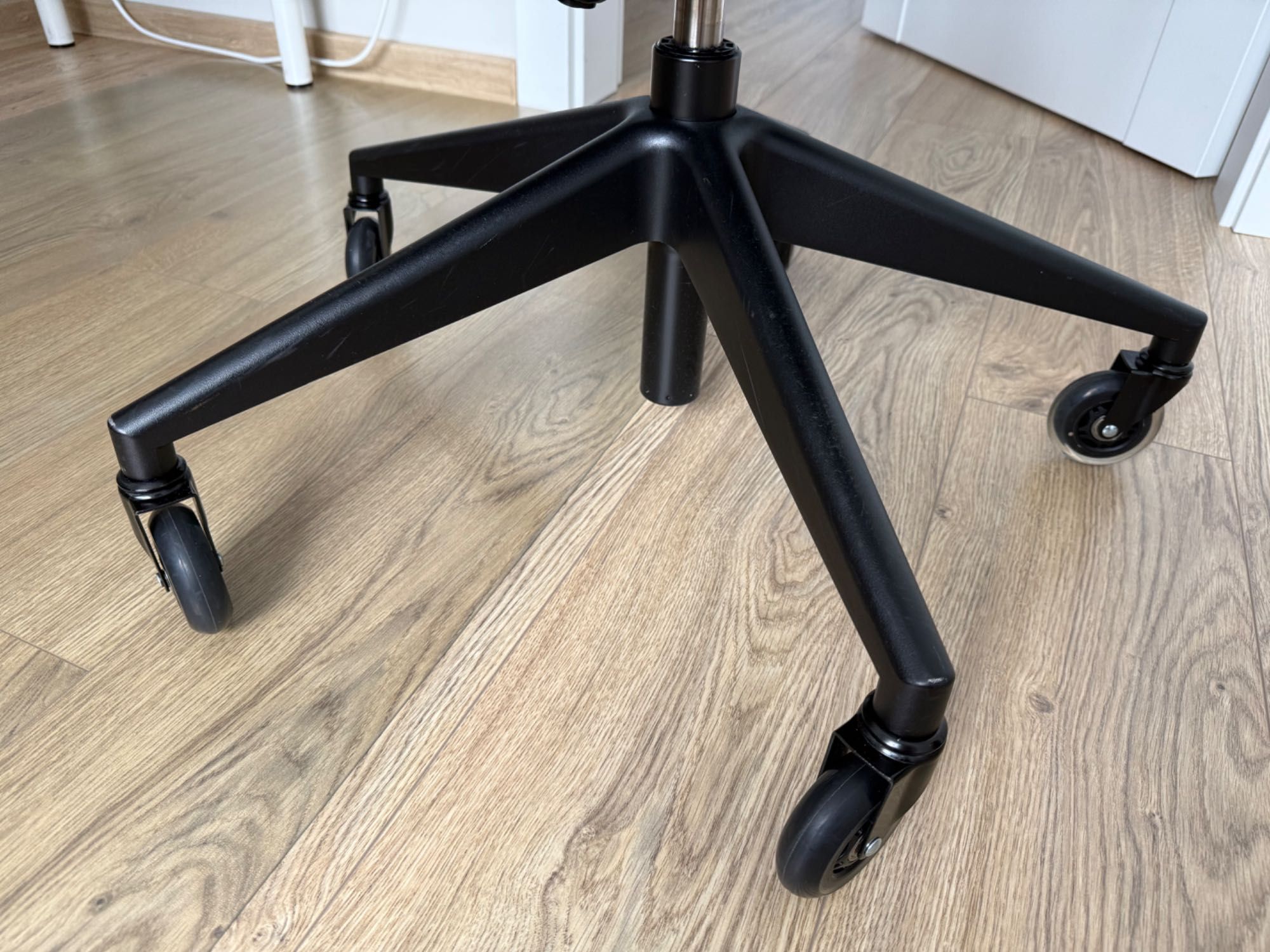 Fotel biurowy Steelcase Please czarny stan bdb