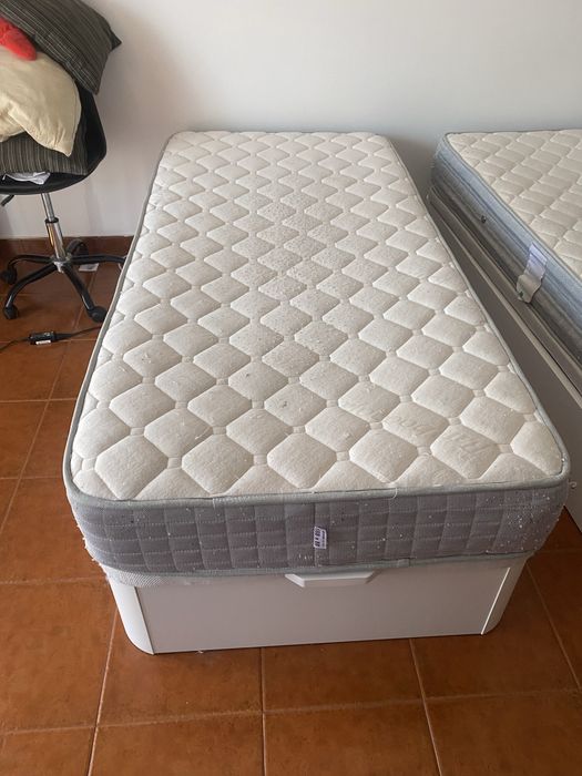 Cama com colção sommier de solteiro