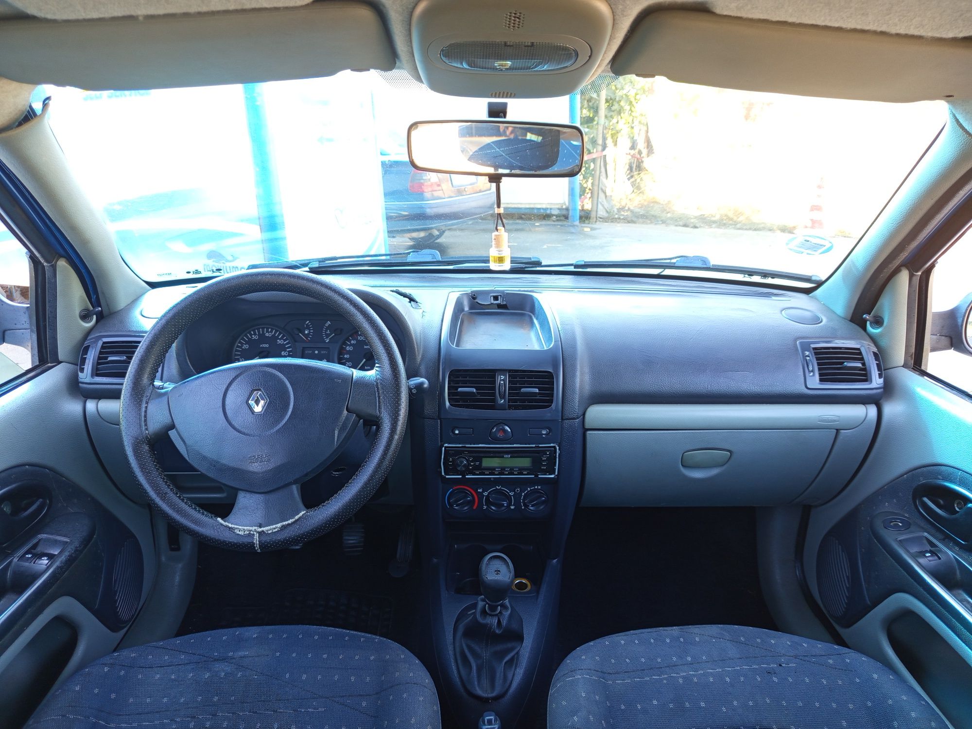 Oportunidade Renault Clio 1.2 16v gasolina em excelente estado