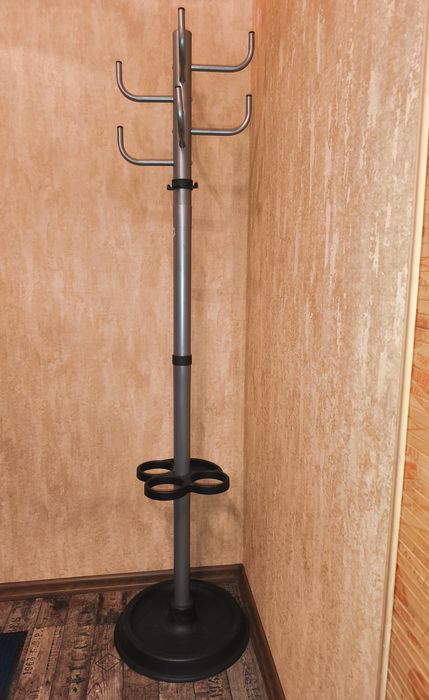 Вешалка в прихожую.