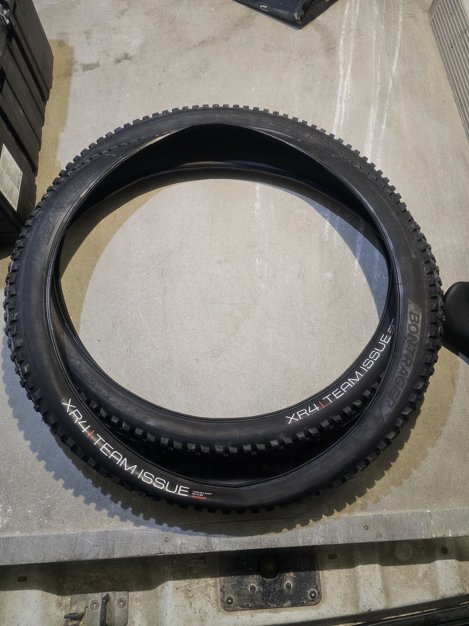 Opona BONTRAGER XR4 Team Issue TLR 2 sztuki29"x2.6