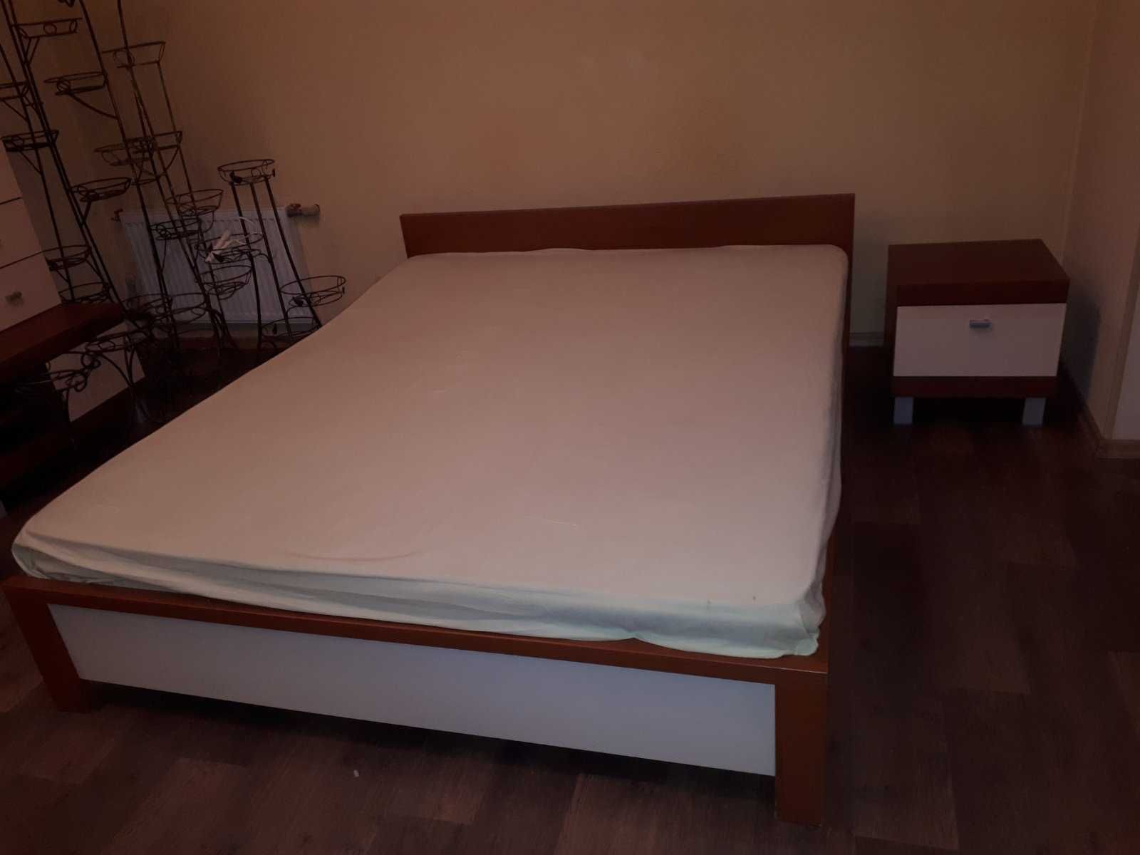 Продам кровать с тумбочкой