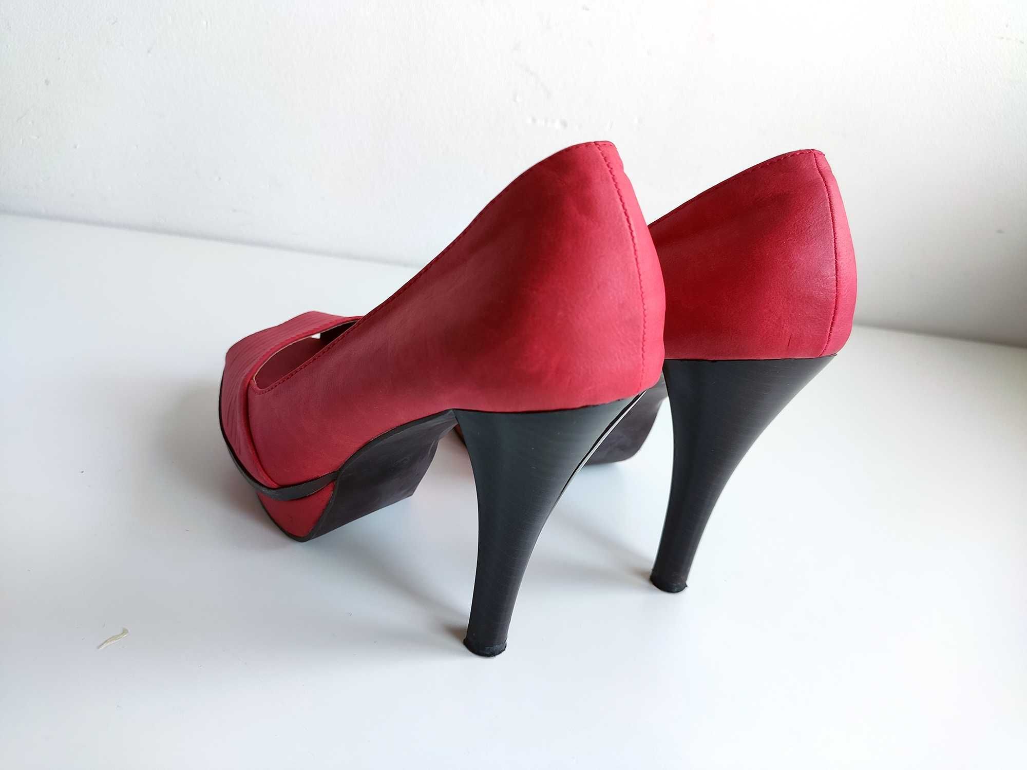 Czerwone buty szpilki D&C rozmiar 38