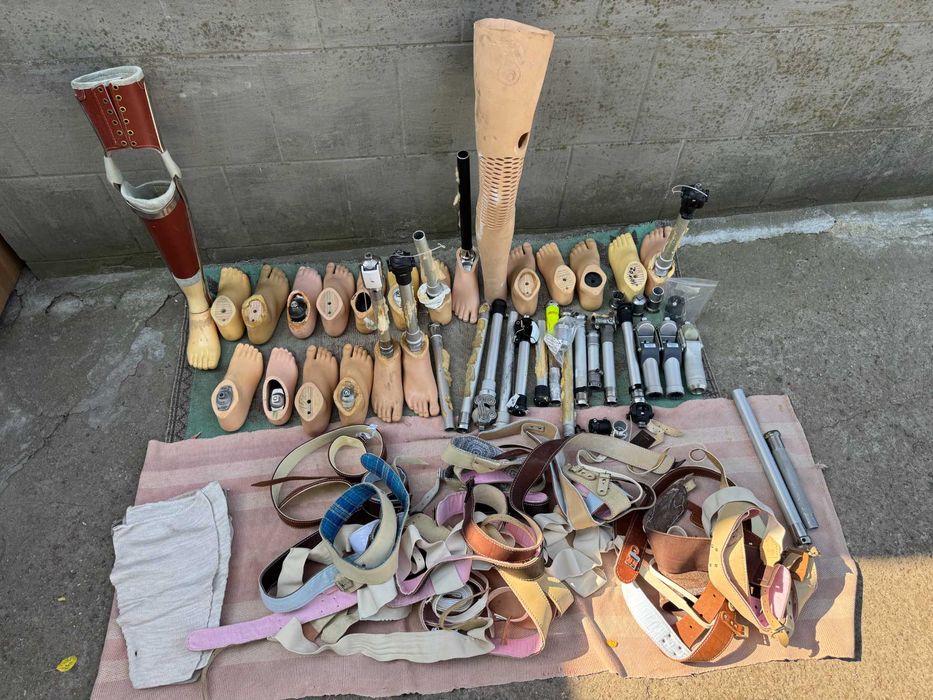 Продам протезні стопи, колінні вузли, пояса і т.п.