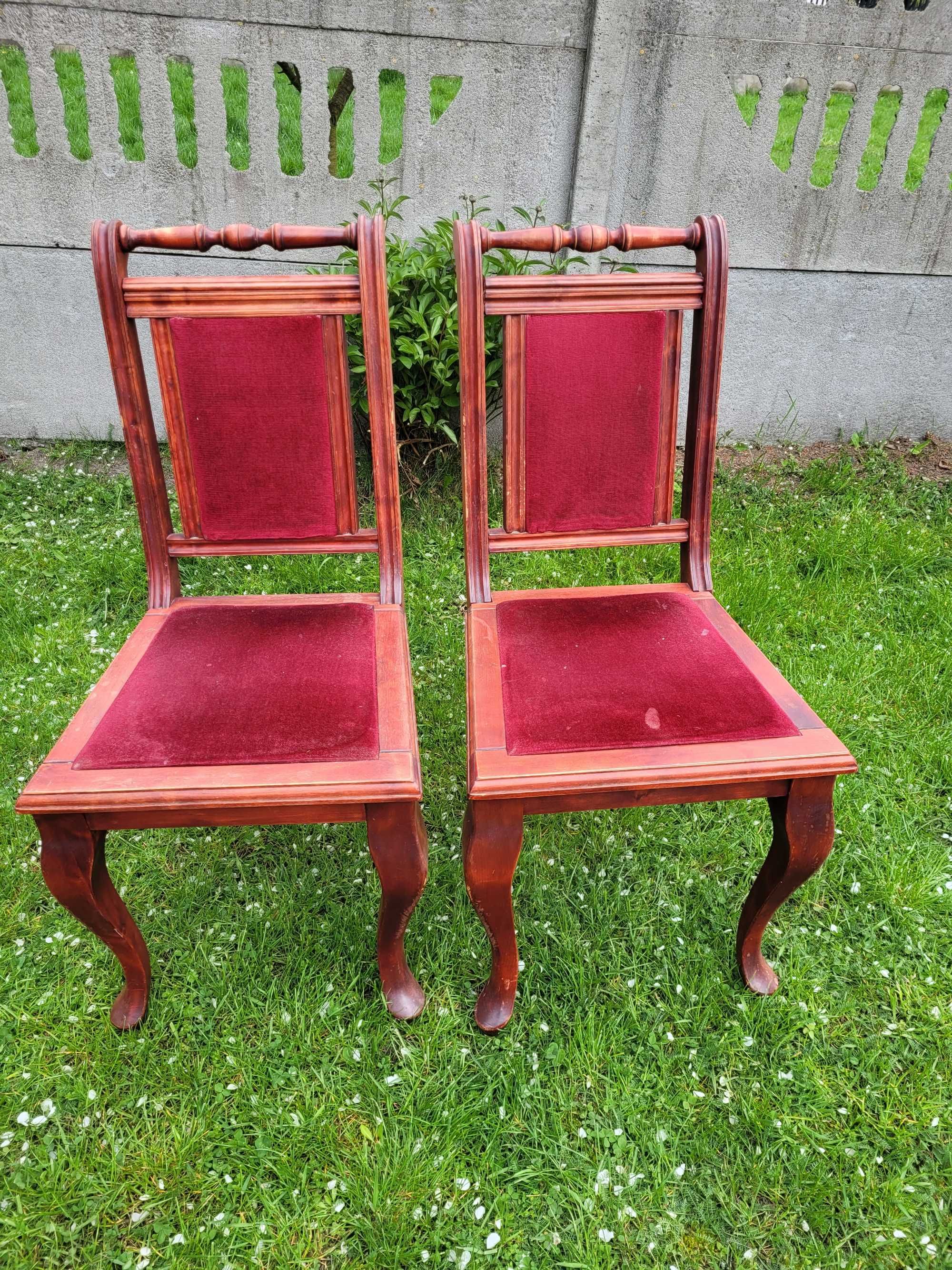 Stylowe drewniane krzesła