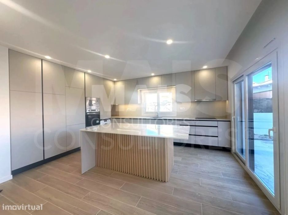 Moradia Térrea isolada T4 com 2 Suites e anexo na Quinta do Anjo, P...