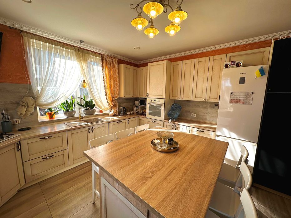 Ексклюзивна пропозиція будинок з усіма зручностями в  м.Стрий