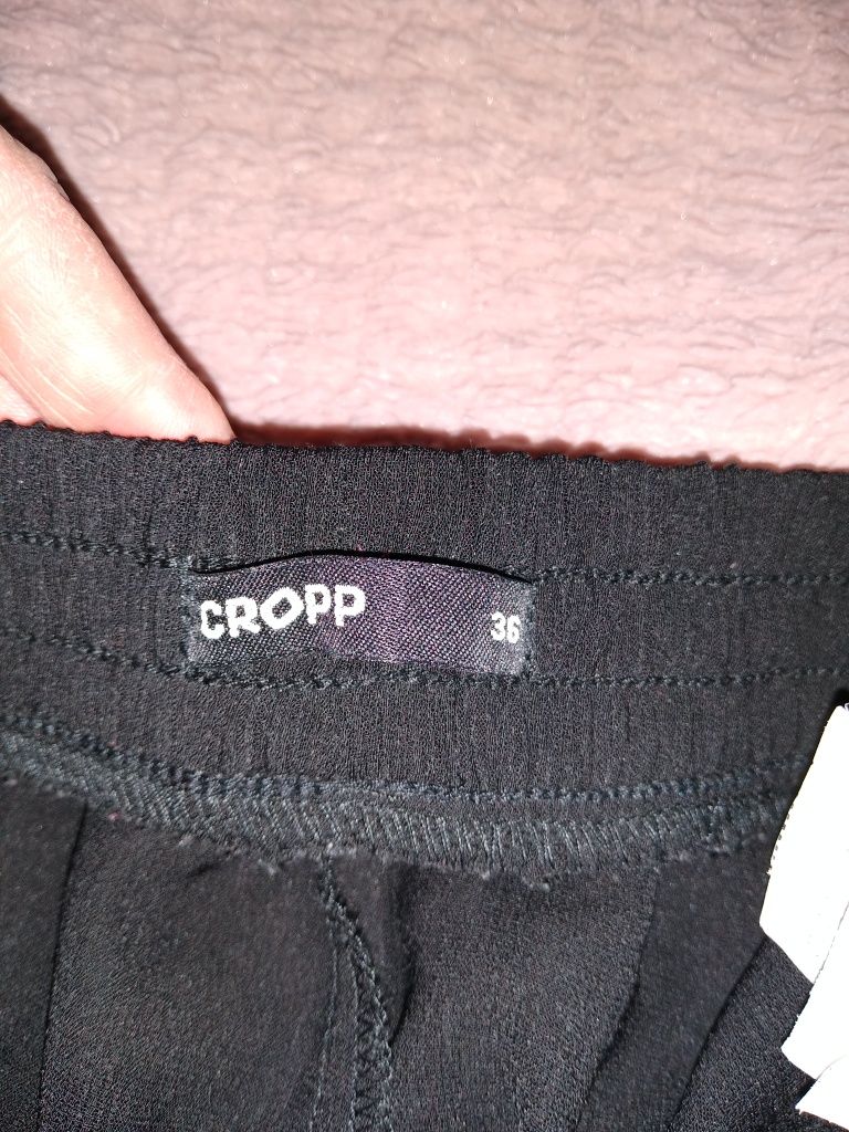 Spodnie z szerokim nogawkami CROPP rozmiar 36