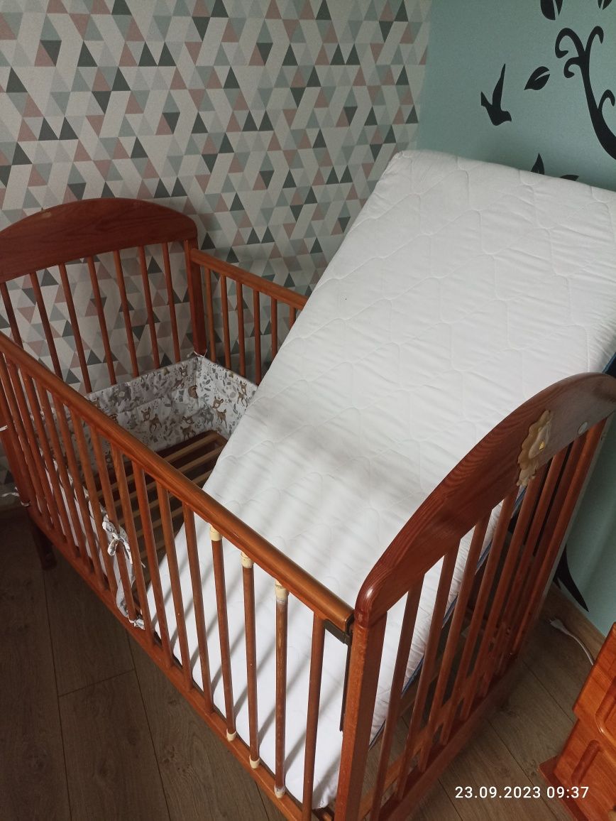 Łóżko dla dziecka Zestaw regał niemowlaka