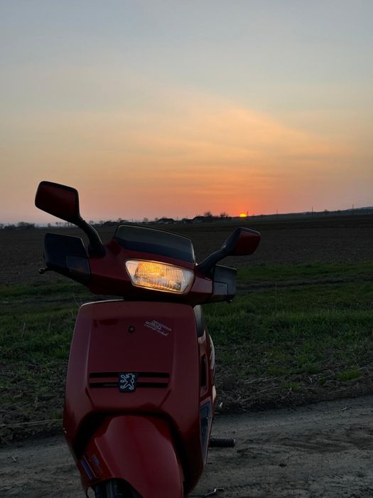 Скутер Peugeot 125 кубів