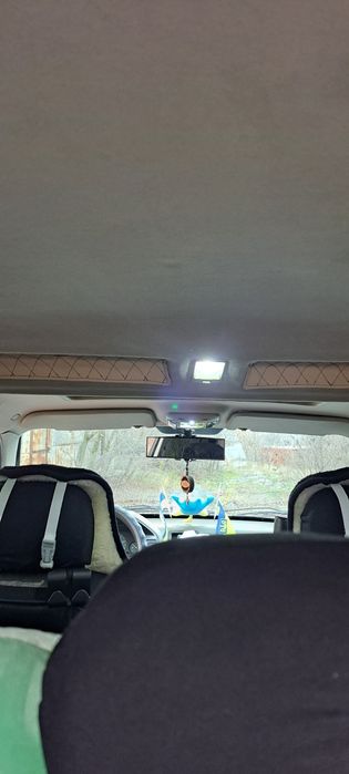 Автомобиль лендровер