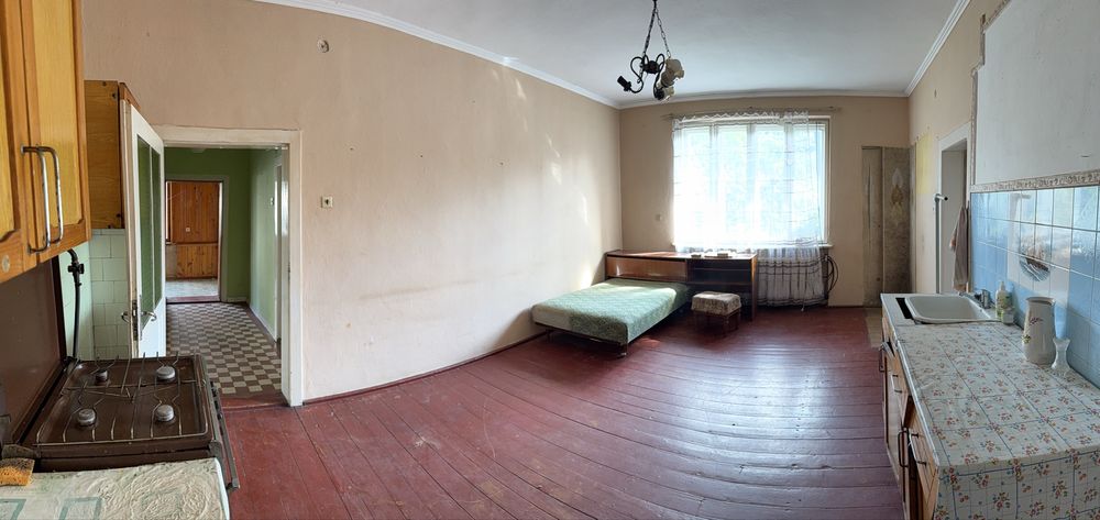 Будинок 120м2+70м2 підвал на ділянці 15 сотих в центрі м. Тячів
