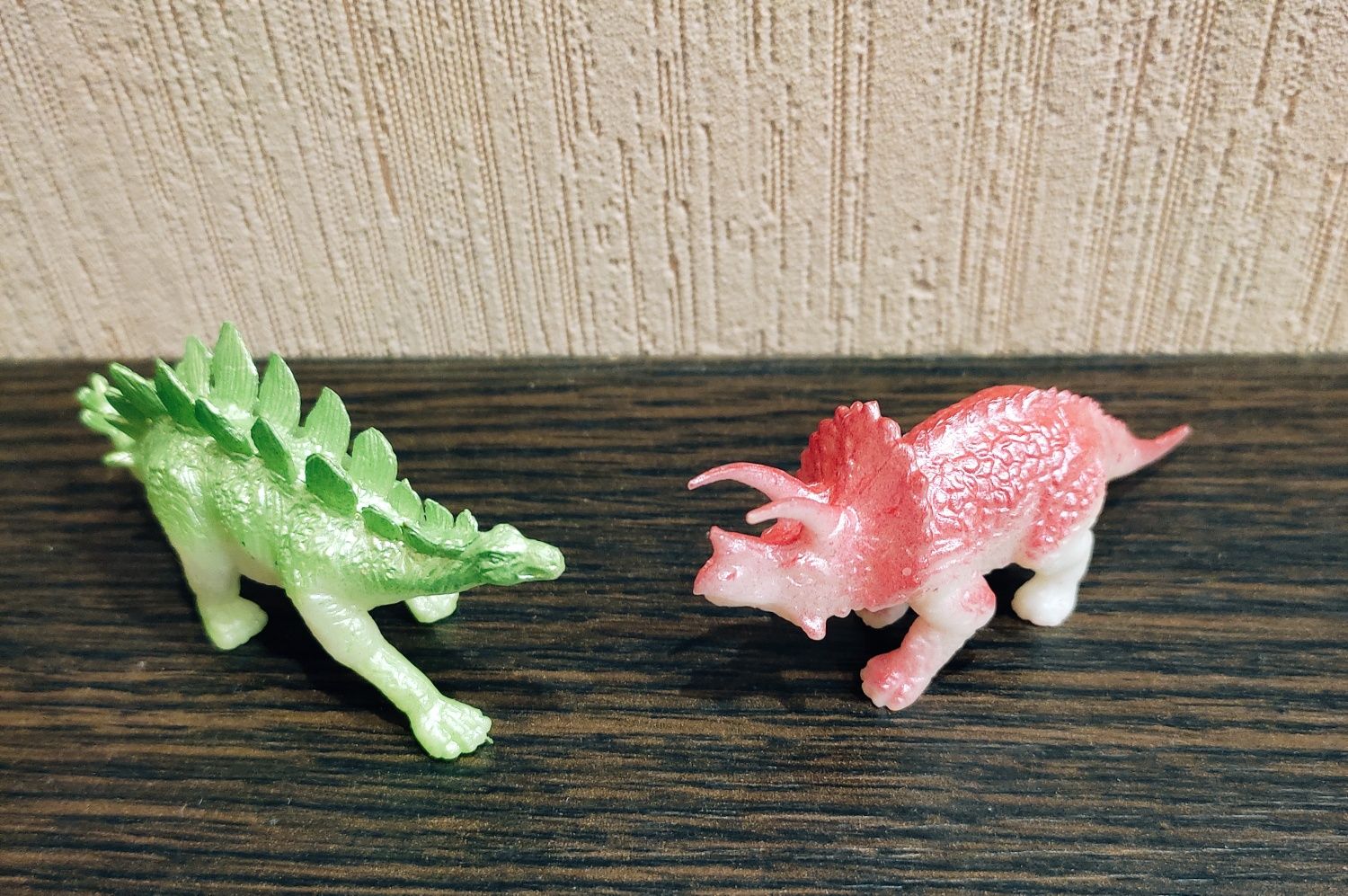 Іграшки динозавр
