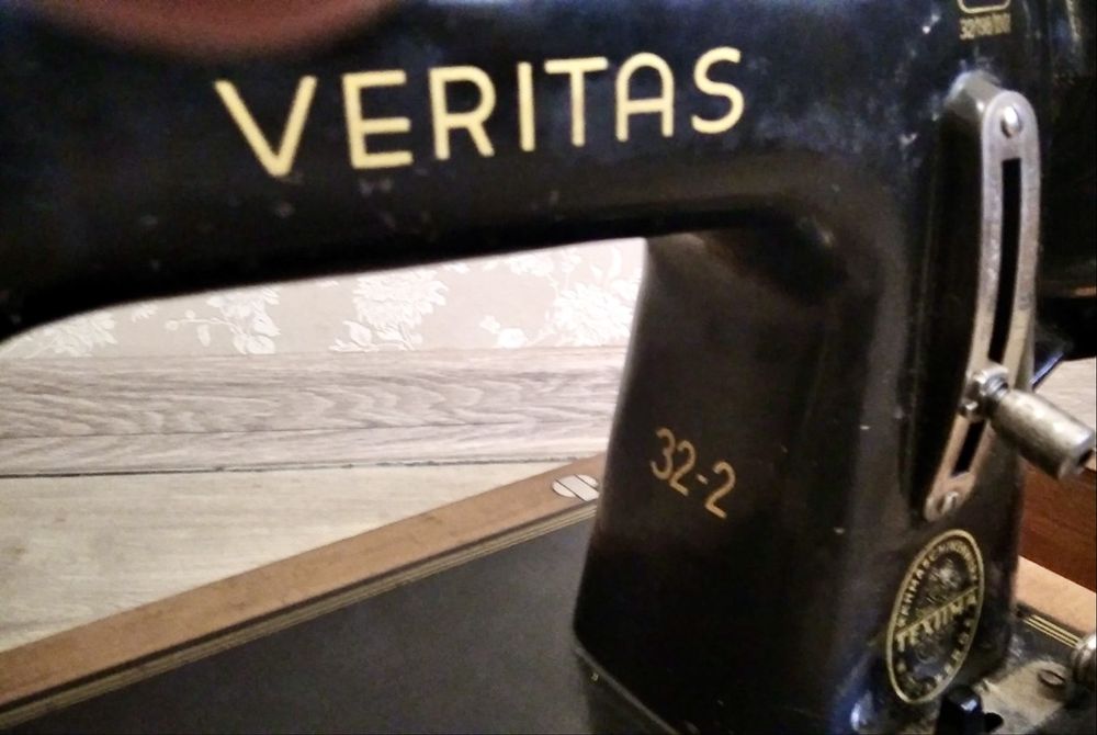 Антикварна швейна машина Veritas