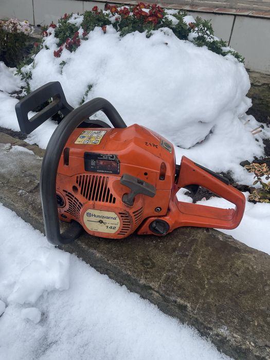 Продам бензопилу Husqvarna 142