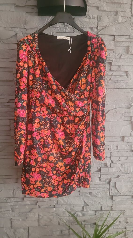 Sukienka w kwiaty pull&bear rozmiar 36 S