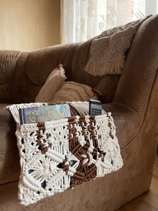 Макраме органайзер для пультів, гаджетів, книг тощо.