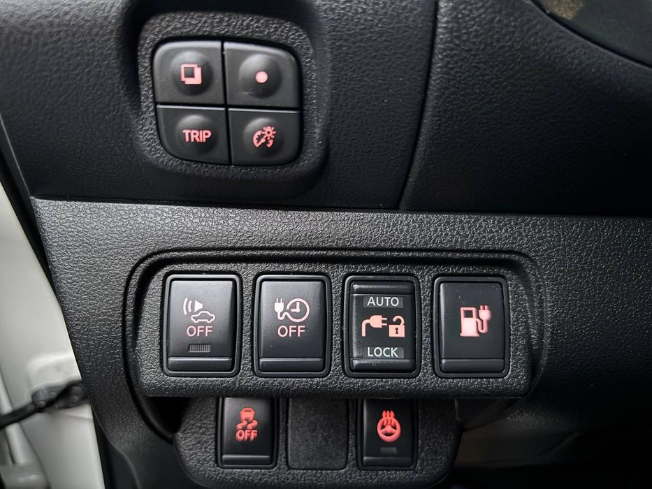 Продам Nissan Leaf