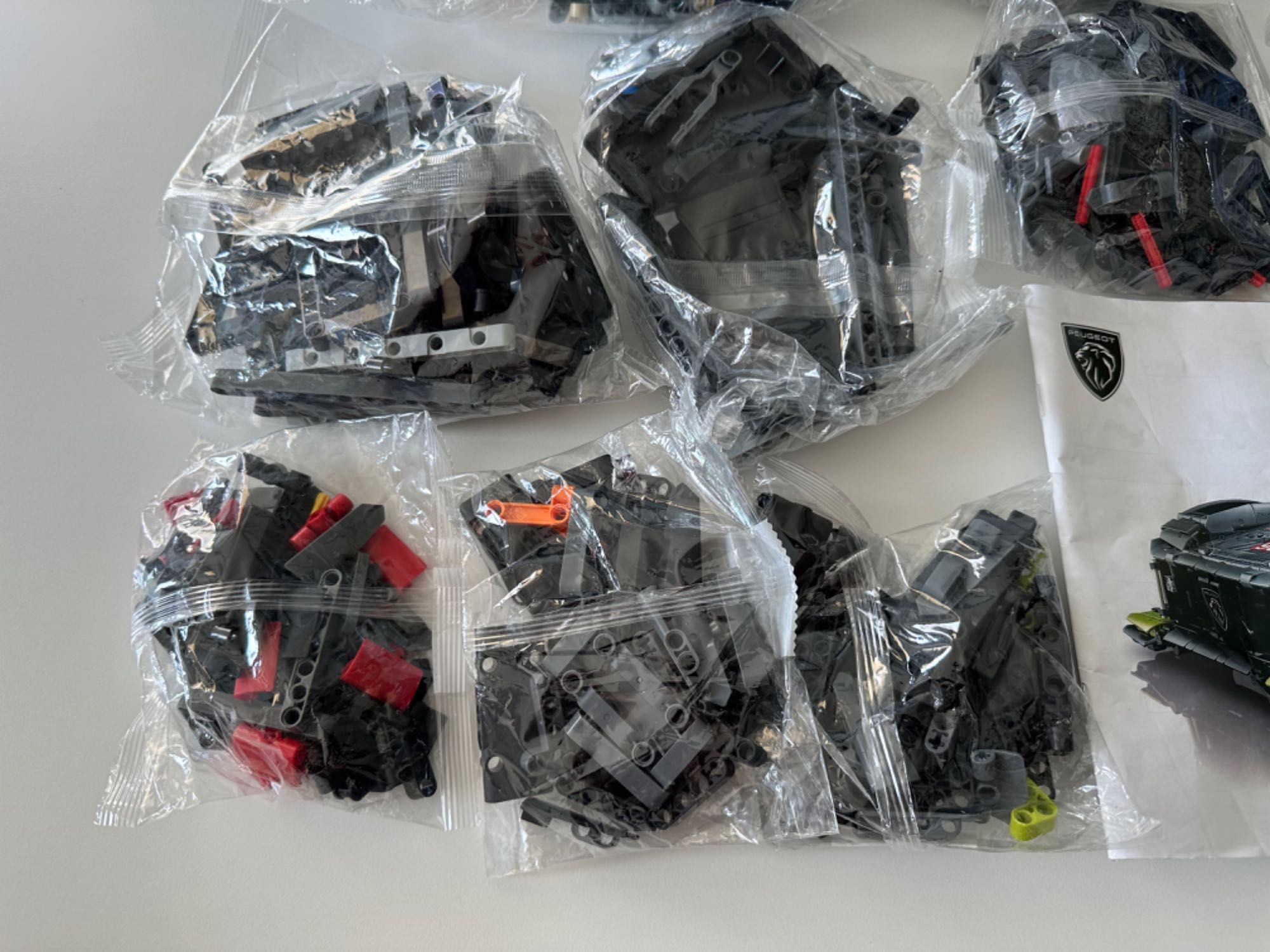 Lego Technic Peugeot 9X8 24H Le Mans Hybrid Hypercar 42156 Novo Selado