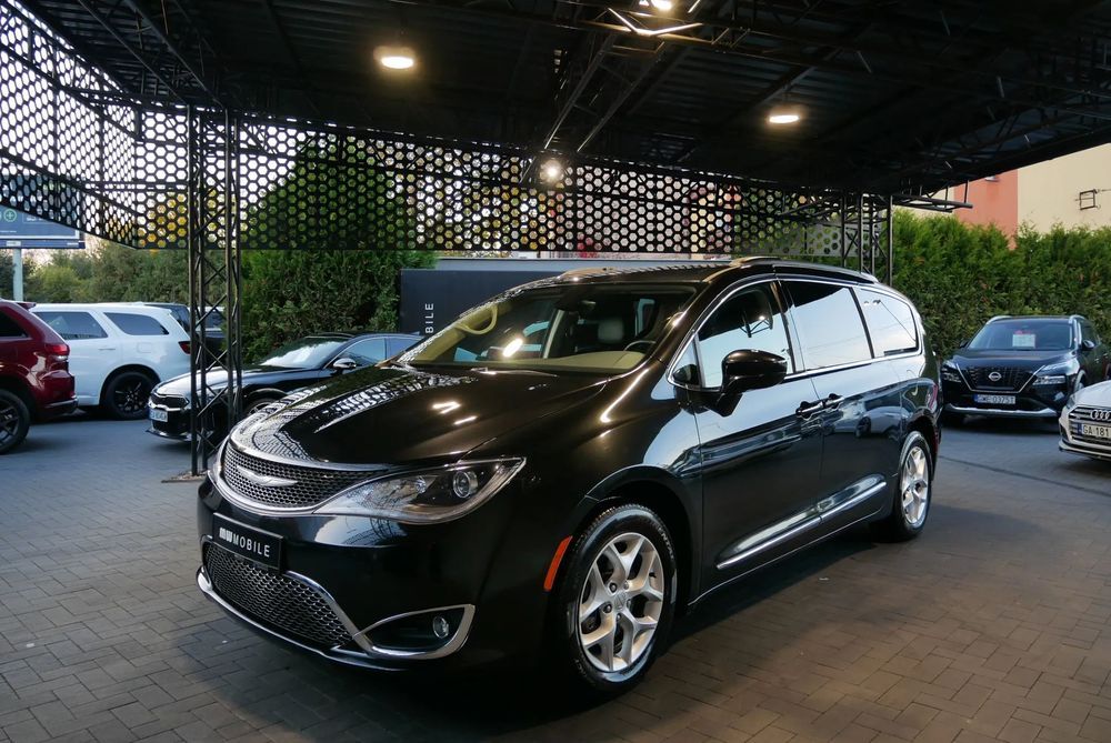 Chrysler Pacifica Czarny 3.6L V6 Pentastar 291KM Chromy Stow'N Go Touring L