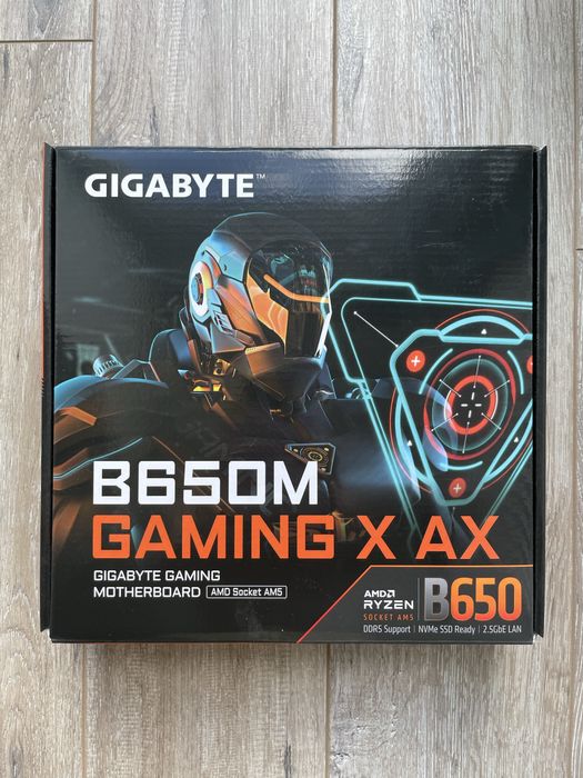 Komputer Rtx 4060 ryzen 5 7500f Ram 32GB DDR5 1TB Lian li o11 visison