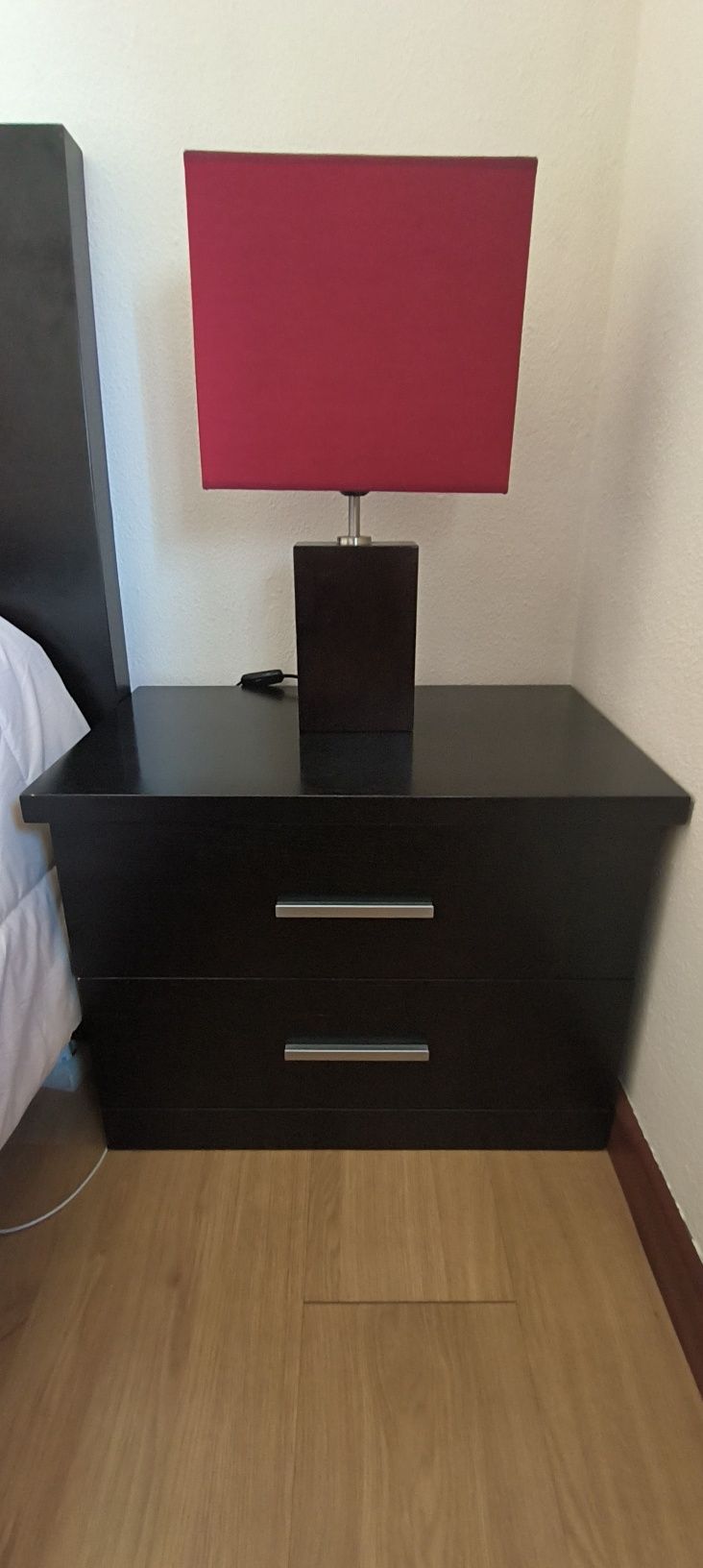 Mobilia de Quarto - Cama + 2 Mesas de Cabeceira + Cómoda