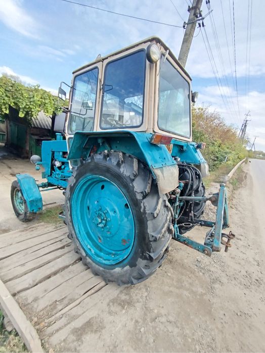 Продам трактор ЮМЗ-6 в хорошем состоянии, есть плуг, культиватор, 2ПТС