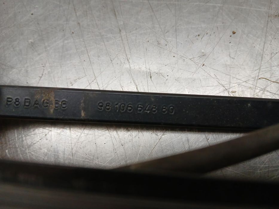 Haste / braço de escova limpa vidros frente esquerda PEUGEOT 3008 II (