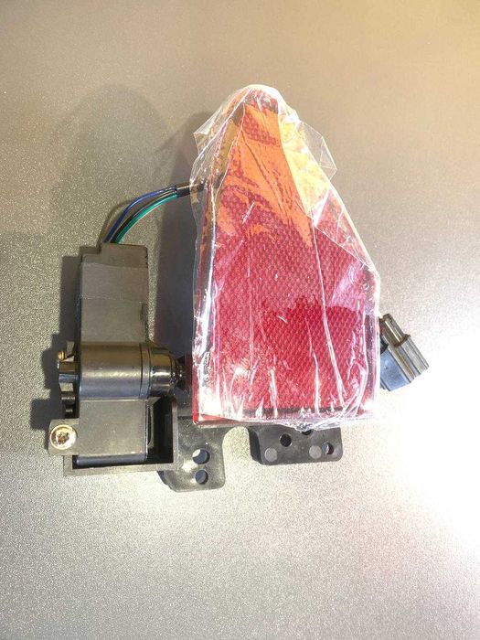 Лючок порта зарядки Tesla Model S, X