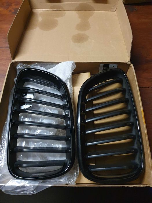 Grelhas BMW Série 2 F22 Originais em Preto Brilhante