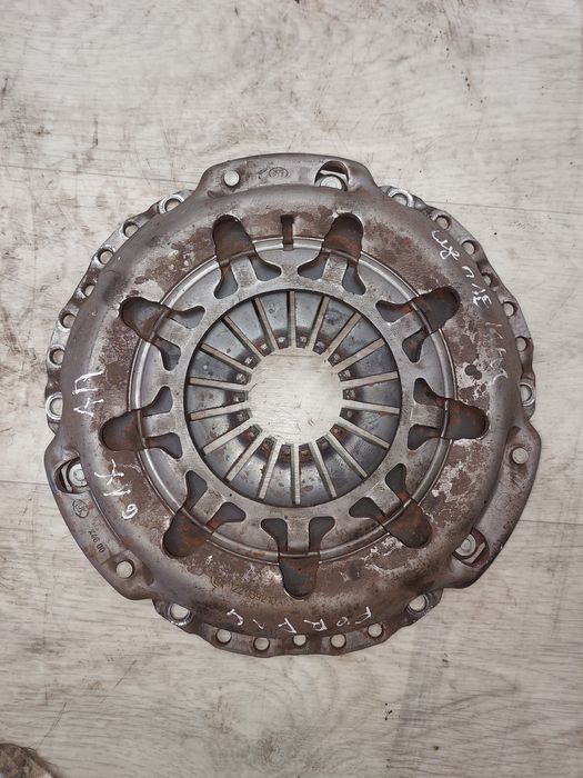 Комплект зчеплення Ford Focus 2 04-11 Volvo C30 S40 1.6 бенз LUK