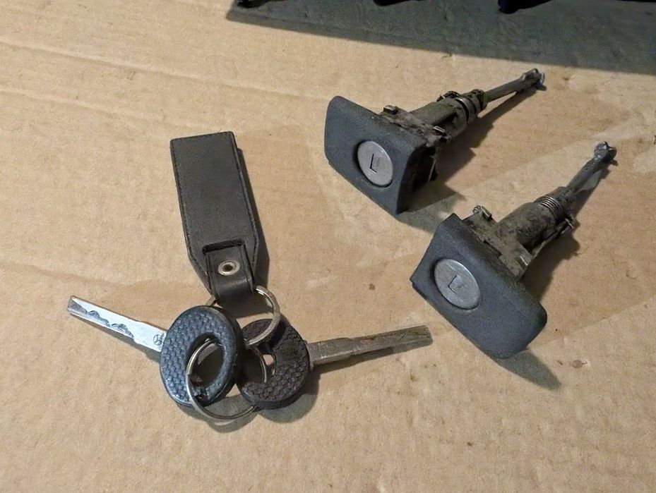 Zestaw zamków do Mercedesa W201