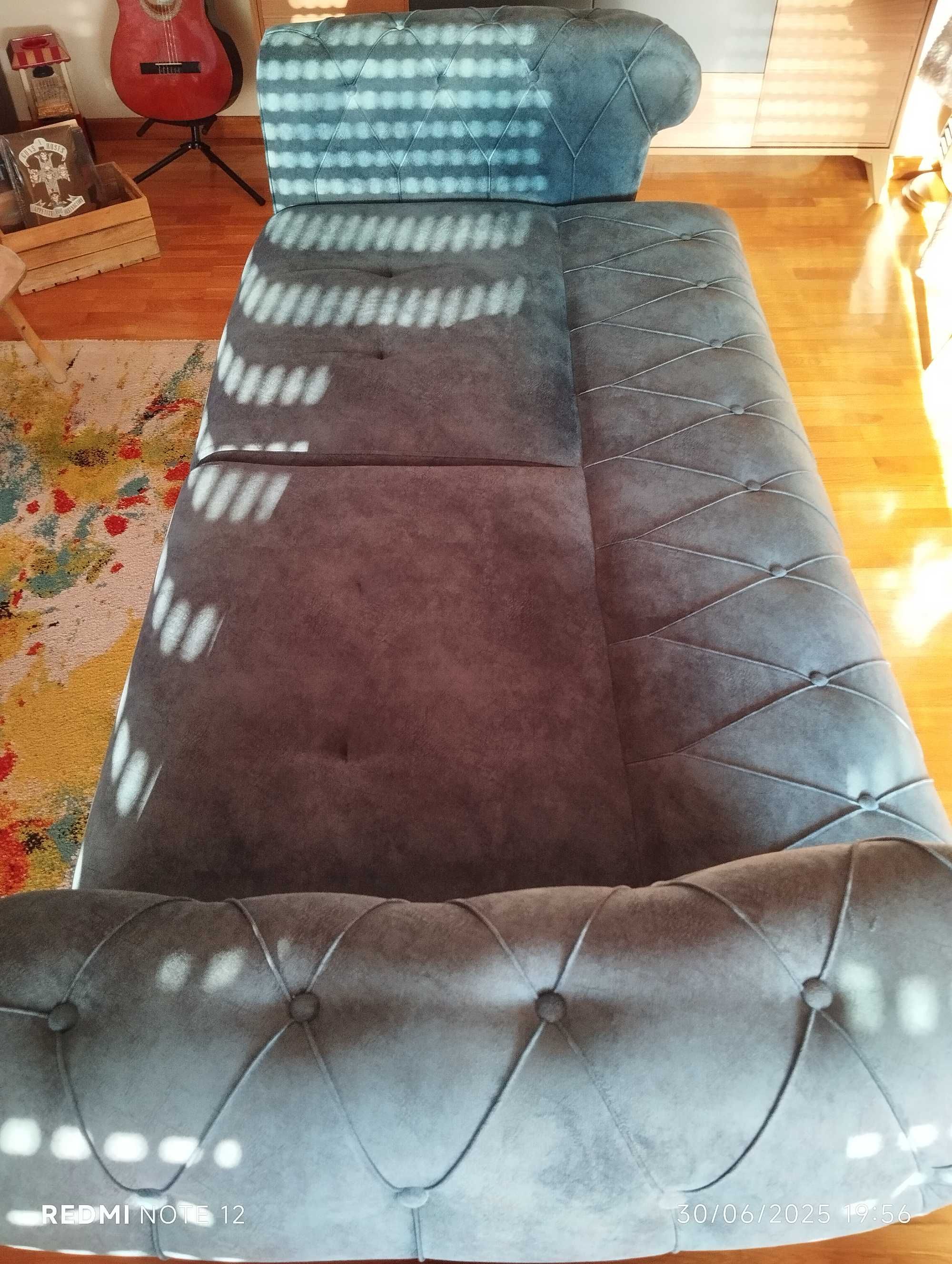 Sofá Cama azul petróleo tipo vintage revestimento de microfibra