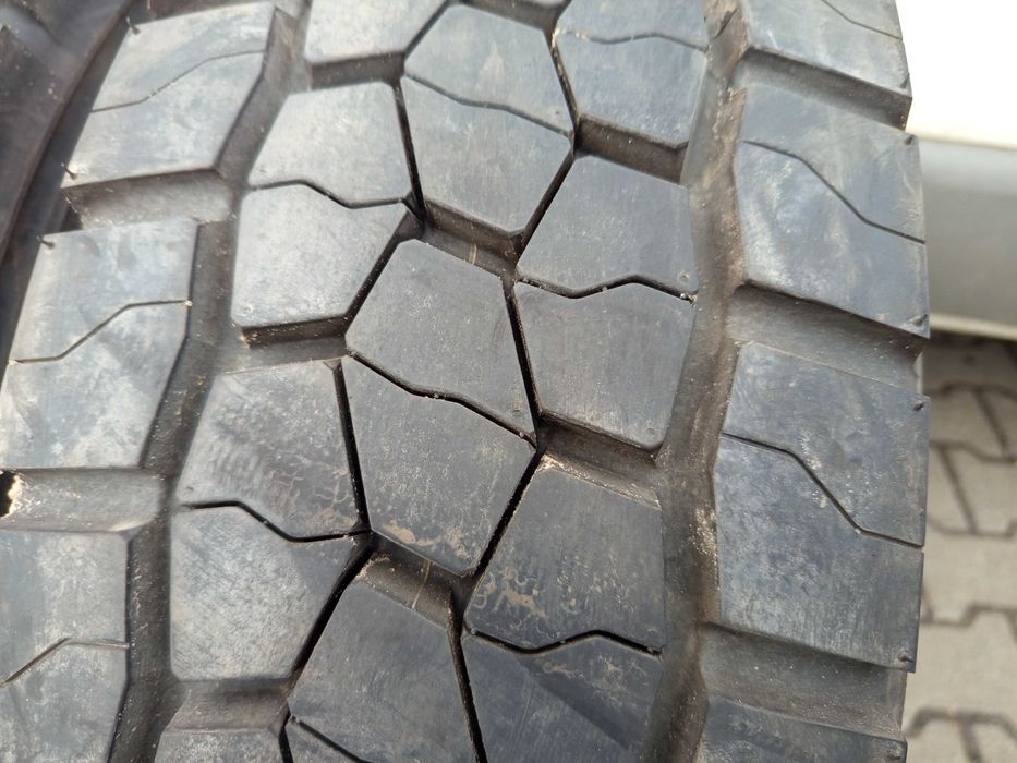 2x235/75R17,5 RDrive 002
