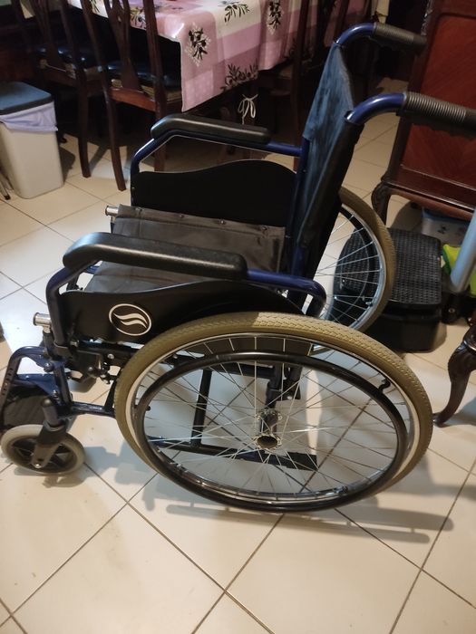 Cadeira de rodas pouco uso
