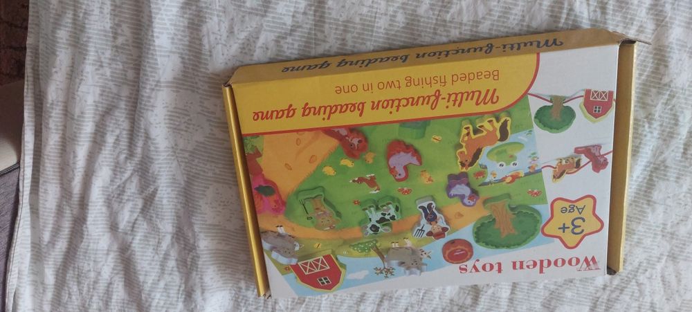 Дерев'яна іграшка шнурівка монтесорі сортер