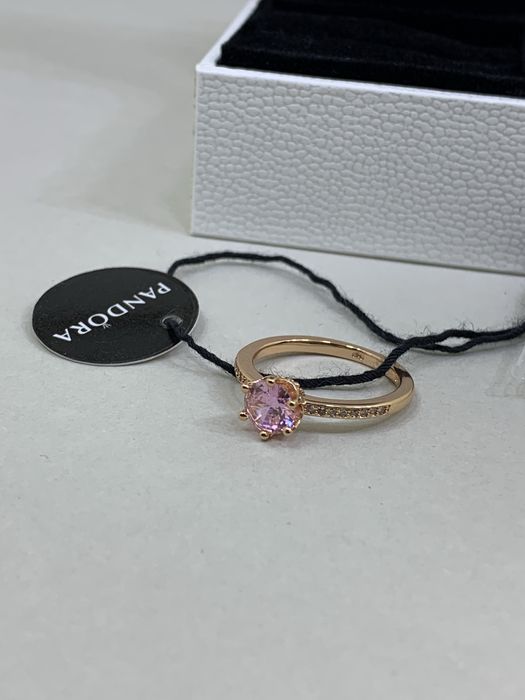 Продам новое золотое кольцо корона розовый камень пандора оригинал