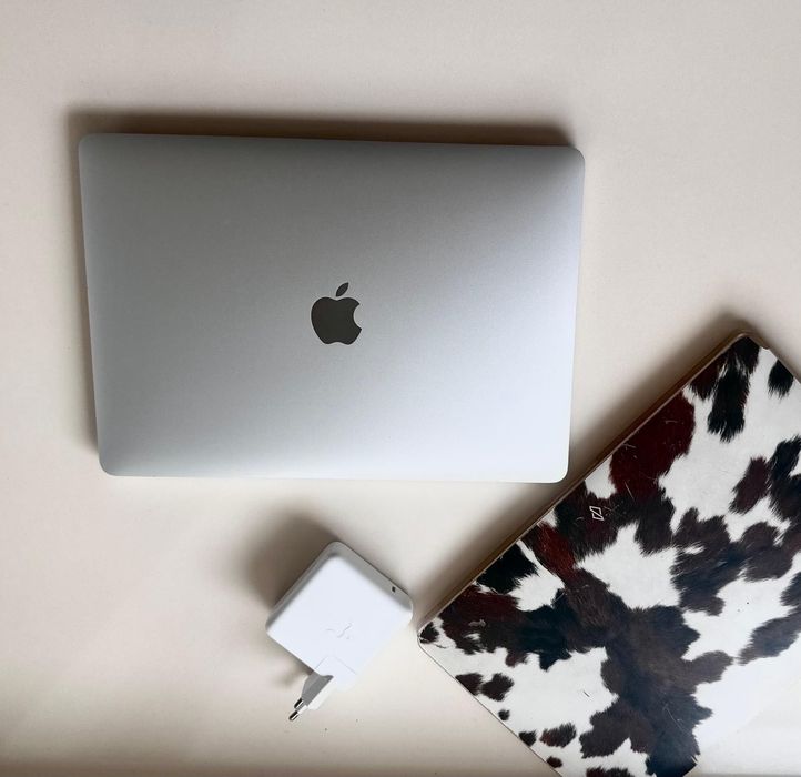 MacBook Pro (13-inch, M1, 2020)
Apple M1
8GB