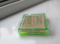Puder Huda Beauty Neon